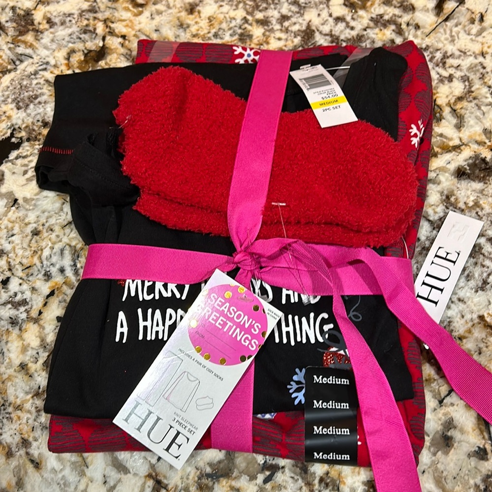 3 pieces Hue SZ M NWT